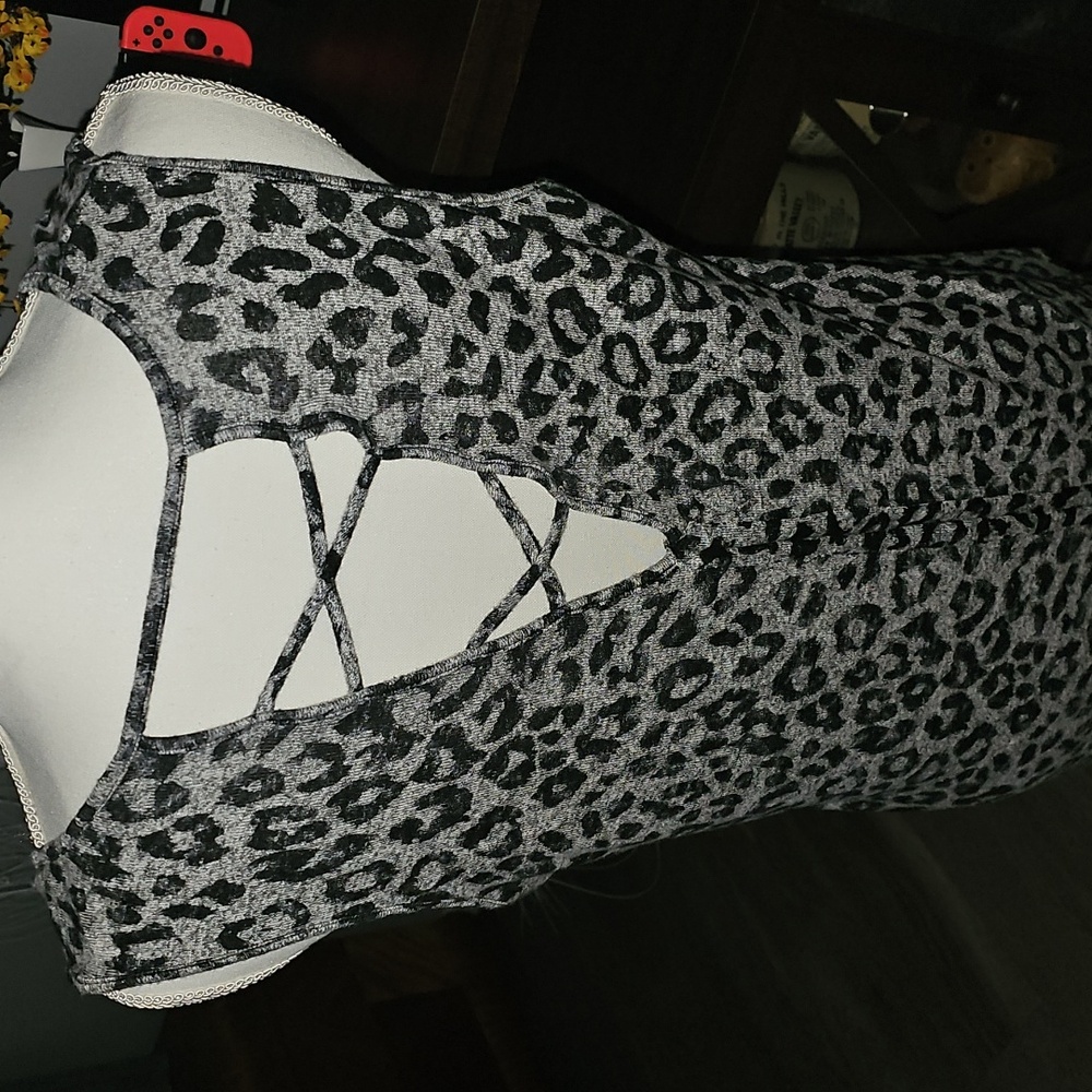 Daytrip Nwots Womens large leopard print tank top. Flowy and soft, criss cross! - Picture 8 of 10
